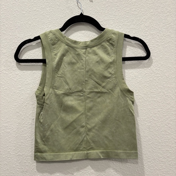 AURA Olive Green Athletic Crop Tank Womens M/L Sleeveless Workout Top - Picture 4 of 5
